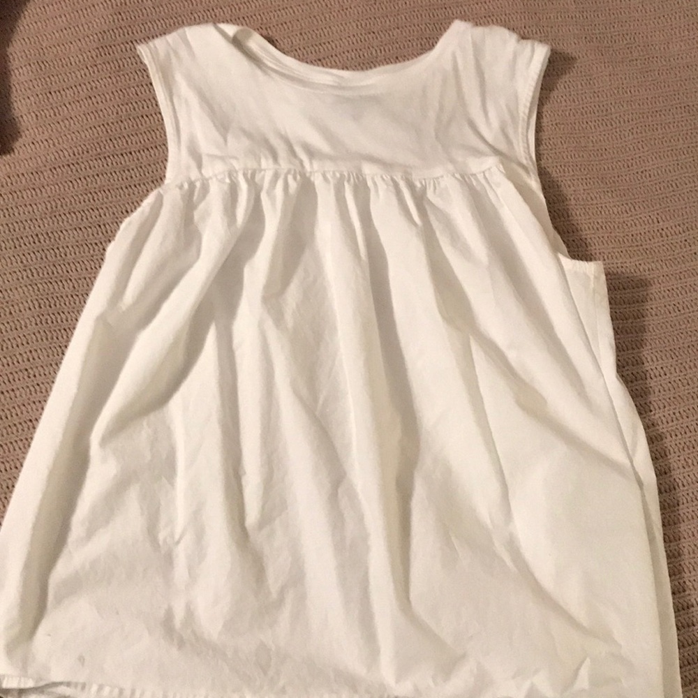 Sleeveless shirt